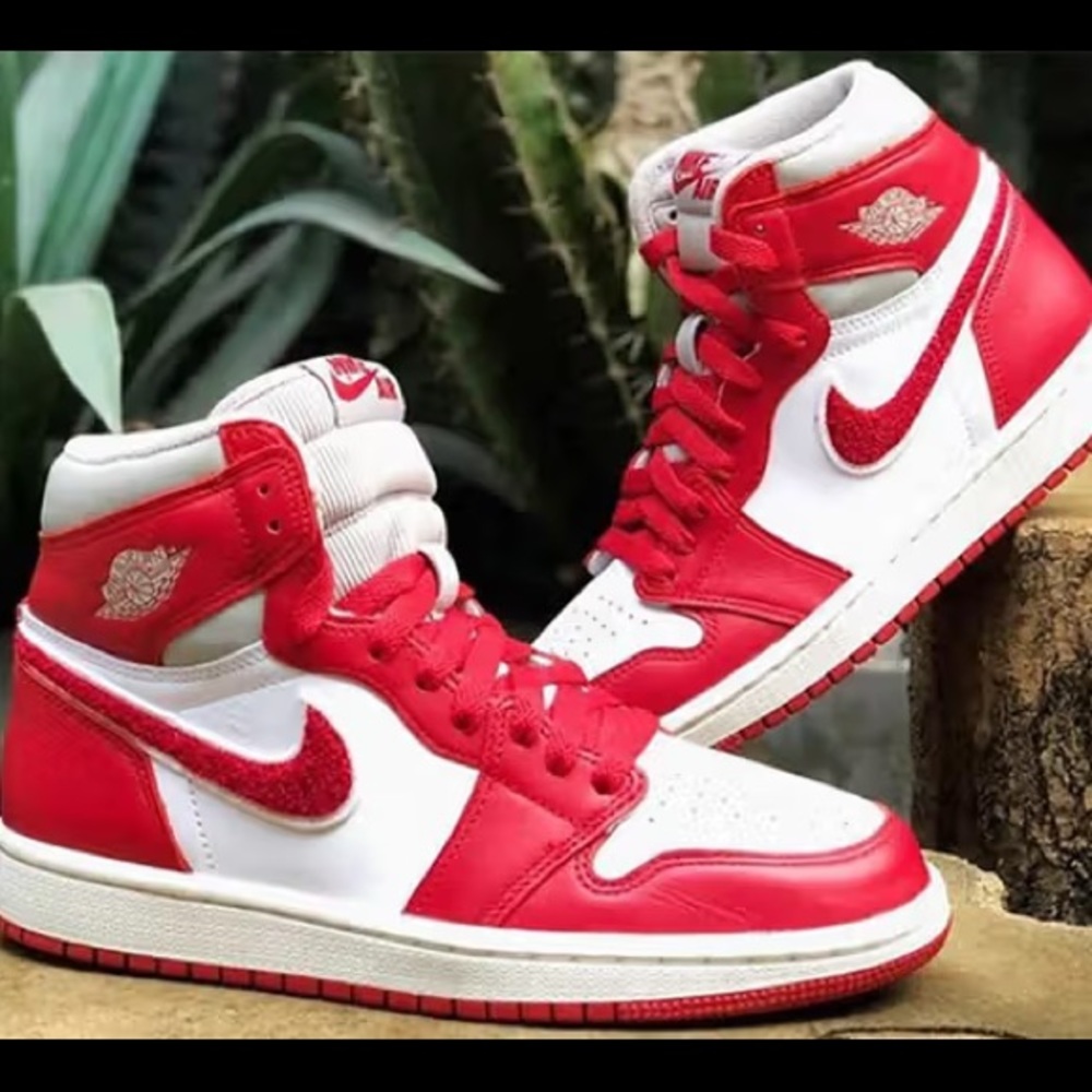 Nike Jordan 1 high red never worn brand new